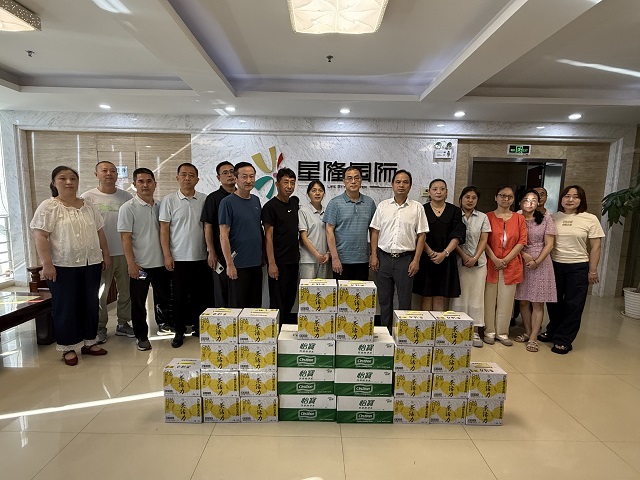 心系一線(xiàn)送清涼  鼓足干勁促發(fā)展 ——集團(tuán)公司赴宣城、蕪湖項(xiàng)目開(kāi)展“送清涼”慰問(wèn)工作